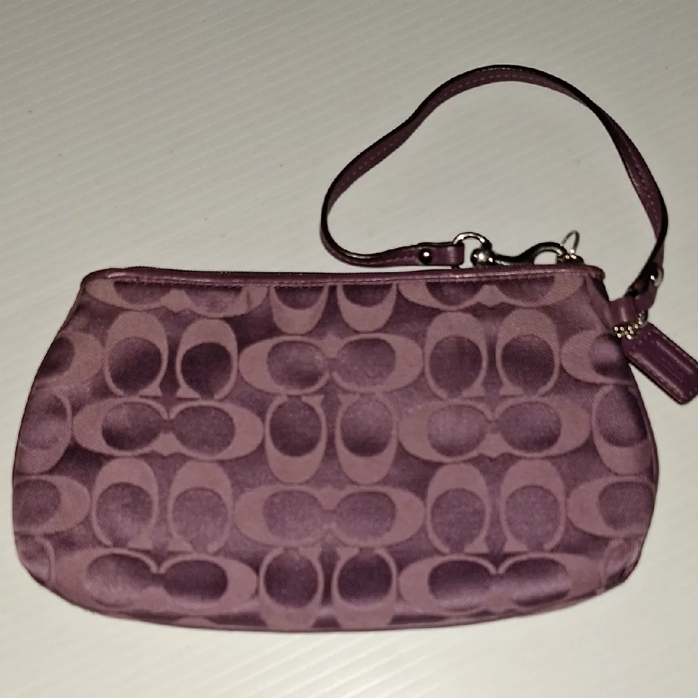 COACH Ashley Wristlet in SV/Rose